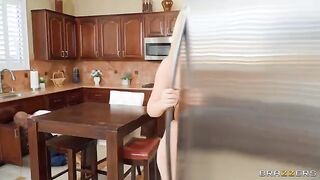 Life of a Bimbo - A Steamy Kitchen Encounter