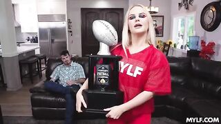 A girl with a big ass can't quit her job because of thick cock