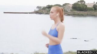 The guy fucked a pretty girl in the pool and came right there