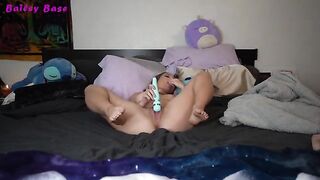 Horny foot fetish teen gets her toes sucked in a steamy session