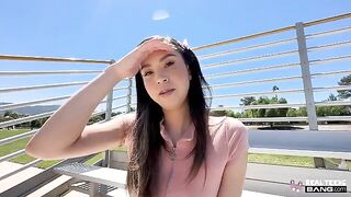 The blowjob is so smooth that the guy didn't notice anything