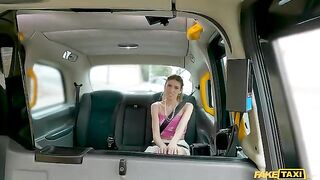 A girl was fucked in the car, she screamed with pleasure