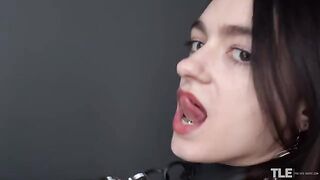 The secret of innocence of a charming girl revealed in this hot video