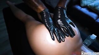 A nice pussy massage from the inside done correctly