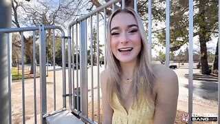He's rubbing my pussy while driving, driving me wild
