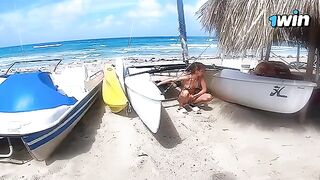 The couple has an experience of passion on the beach