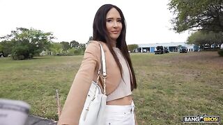 Babe caressed her pussy in front of the guy in the car