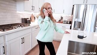 A blonde is having a good day and she will tell you why