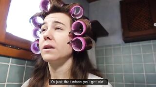 The plumber came for the pipe and received passionate amateur blowjob