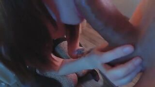 A perfect girl with a great ass fucks in anal
