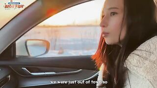 A hot girl kept herself warm in the car with a stranger’s help