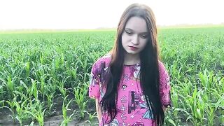 A hot chick is fucking in the cornfield, it’s really nice