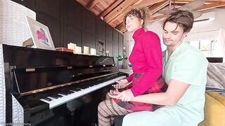 A hot Jewish stepmom with a great ass seduces her stepson in POV