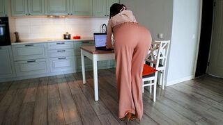 You can’t ignore such a tempting rear view, it’s just irresistible