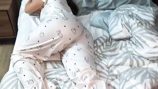 The stepmom’s ass was so hot I couldn't pass by