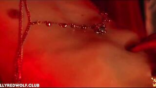 The rhythm of her pussy is like oil, it sucks passionately
