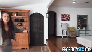 A cunning brunette real estate agent convinced a picky client to buy the house